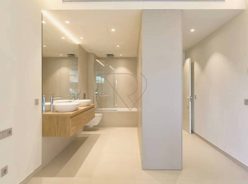 Prodej apartmánu 3+kk se zahradou, dvě parkovací stání, Málaga, Španělsko