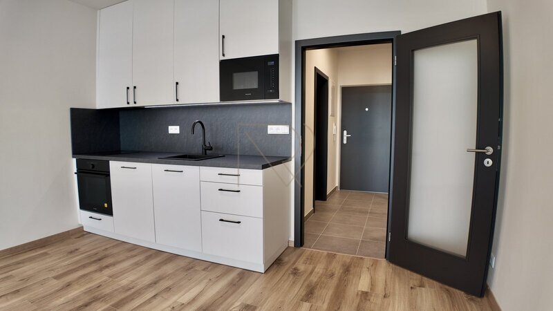 Pronájem bytu 1+kk s balkonem 41 m2, Gerstelova, Praha 9 - Vysočany
