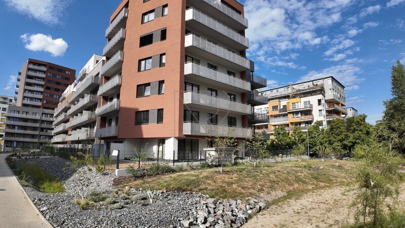 Pronájem bytu 1+kk s balkonem 41 m2, Gerstelova, Praha 9 - Vysočany