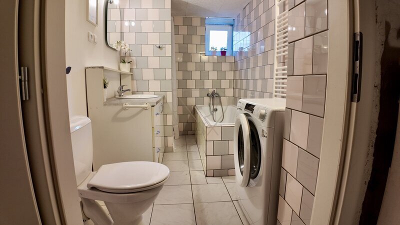 Pronájem 1+kk 40 m2, Praha 10 - Záběhlice