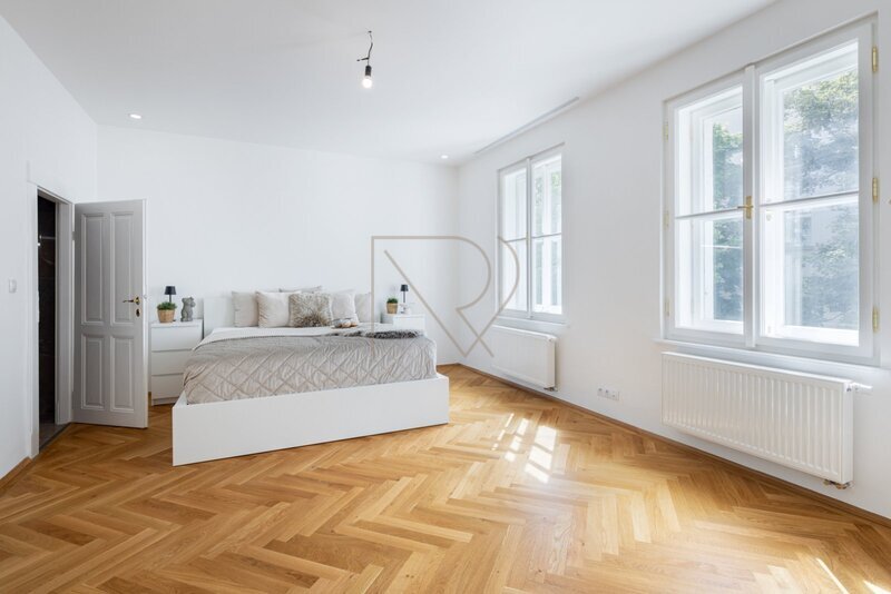 Prodej bytu 3+1 90 m2, Na Březince, Praha 5 - Smíchov