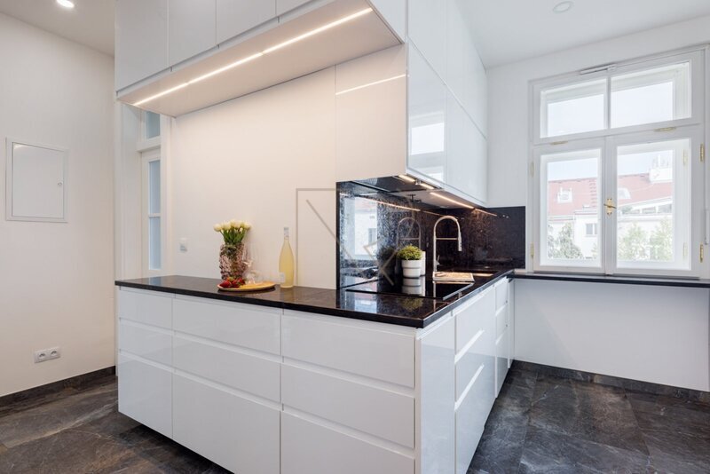 Prodej bytu 3+1 90 m2, Na Březince, Praha 5 - Smíchov
