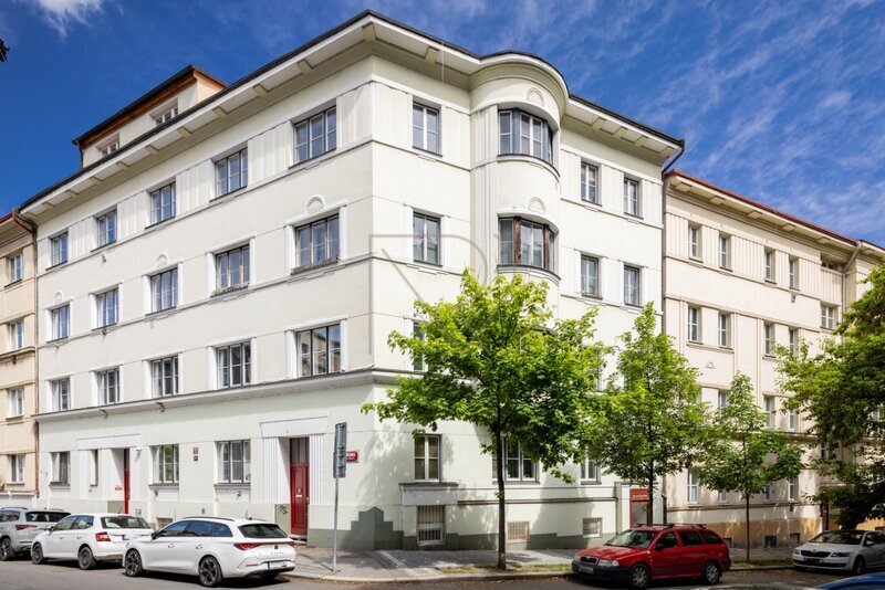 Prodej bytu 3+1 90 m2, Na Březince, Praha 5 - Smíchov