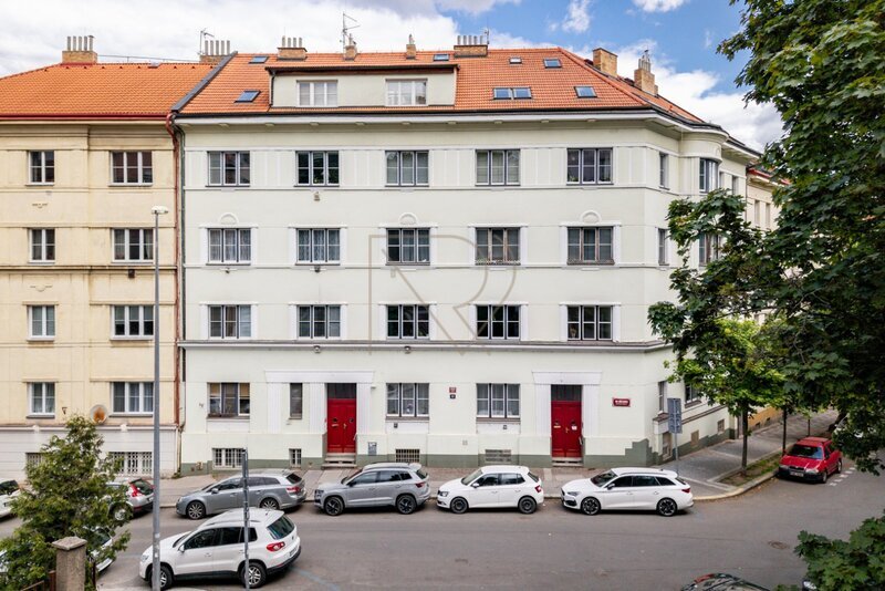 Prodej bytu 3+1 90 m2, Na Březince, Praha 5 - Smíchov