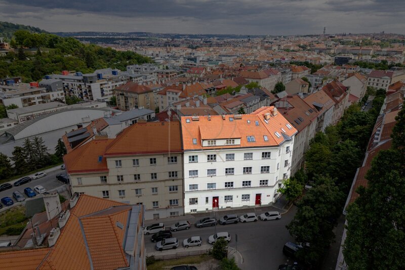 Prodej bytu 3+1 90 m2, Na Březince, Praha 5 - Smíchov