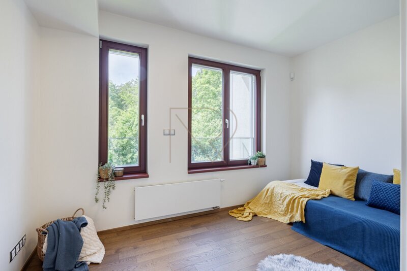 Prodej bytu 4+kk s velkou terasou, lodžií a dvě garážová stání, U Nikolajky, Praha 5 - Smíchov