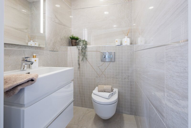 Prodej bytu 4+kk s velkou terasou, lodžií a dvě garážová stání, U Nikolajky, Praha 5 - Smíchov