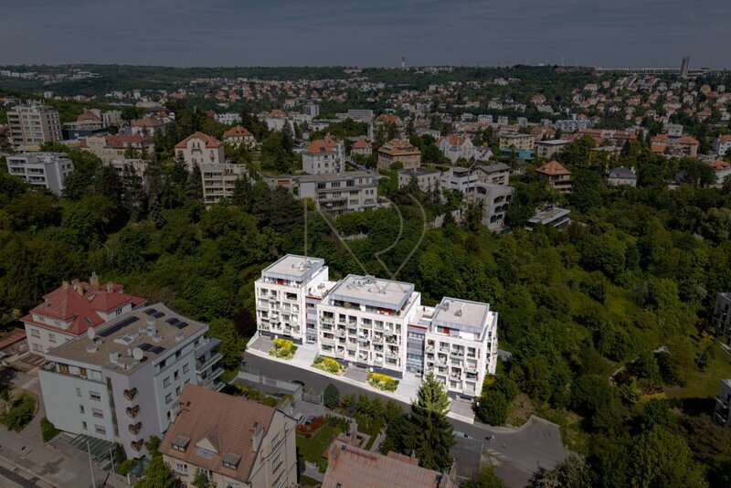 Prodej bytu 4+kk s velkou terasou, lodžií a dvě garážová stání, U Nikolajky, Praha 5 - Smíchov