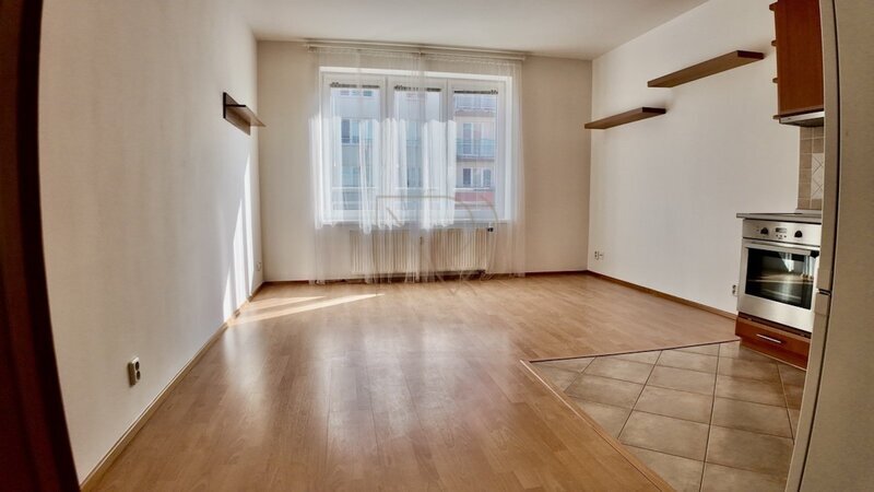 Pronájem bytu 1+kk, Mikanova, Praha 10 - Záběhlice