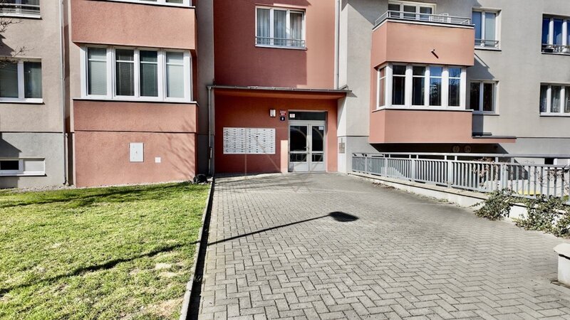 Pronájem bytu 1+kk, Mikanova, Praha 10 - Záběhlice