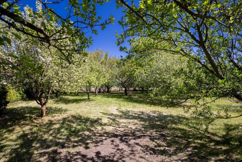 Stavební pozemek 880 m2, Lhota u Dolních Břežan, okres Praha - západ