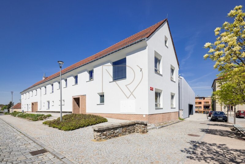 Stavební pozemek 880 m2, Lhota u Dolních Břežan, okres Praha - západ
