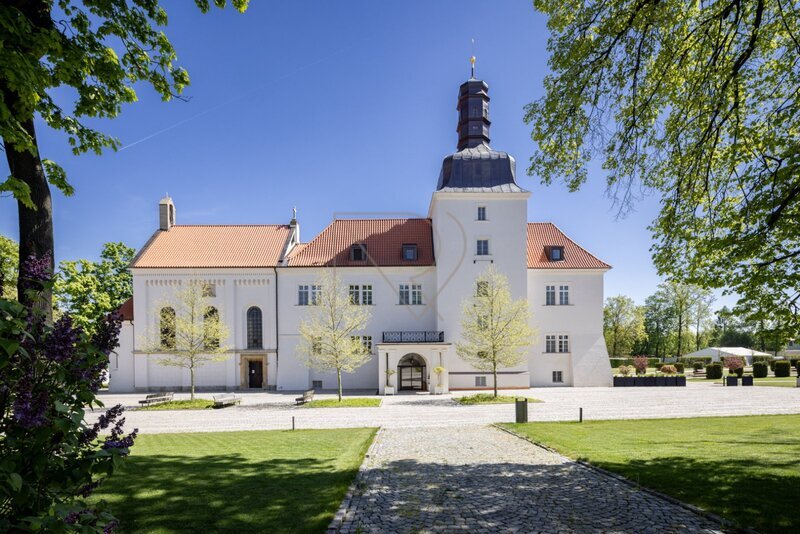 Stavební pozemek 880 m2, Lhota u Dolních Břežan, okres Praha - západ